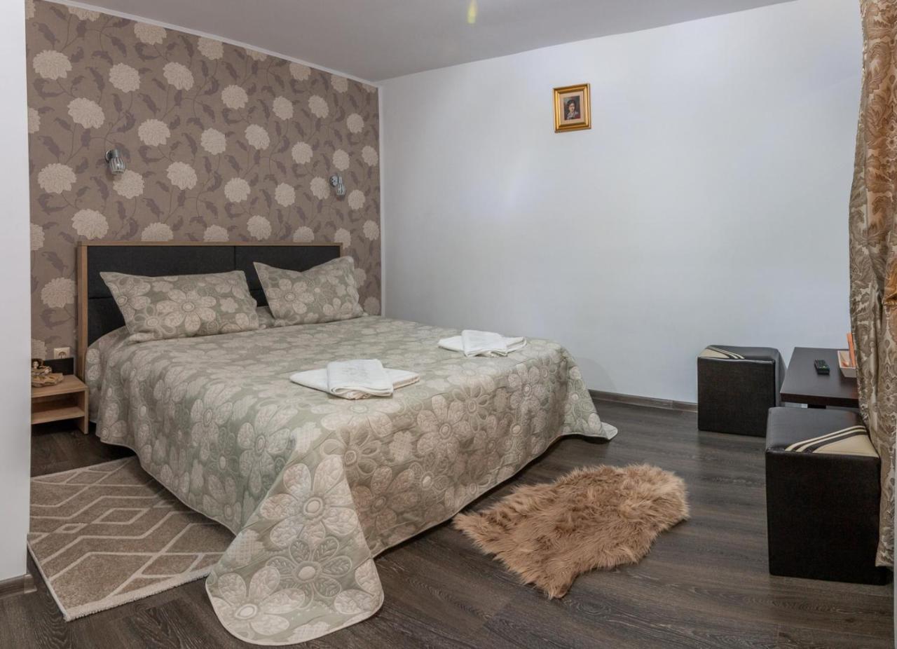 Casa Lazar Hotel Busteni Ngoại thất bức ảnh